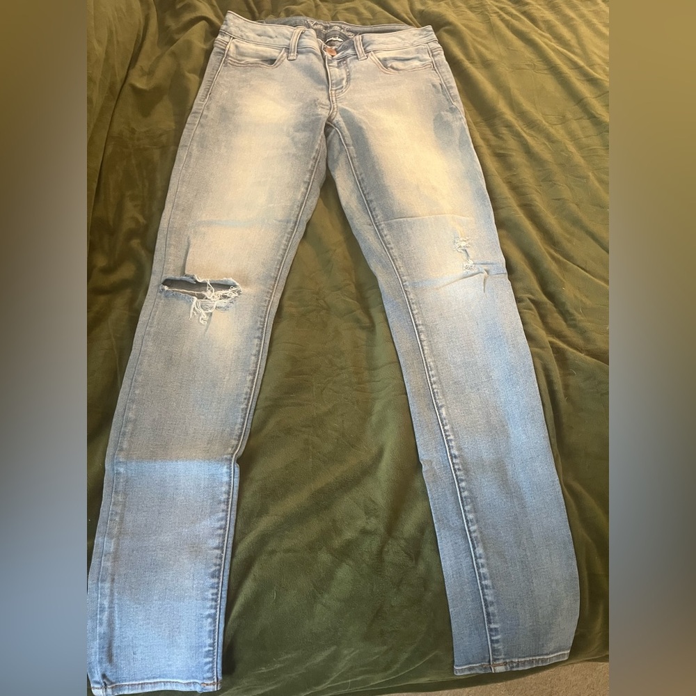 AE Distressed Light Blue Jeans - Picture 9 of 9